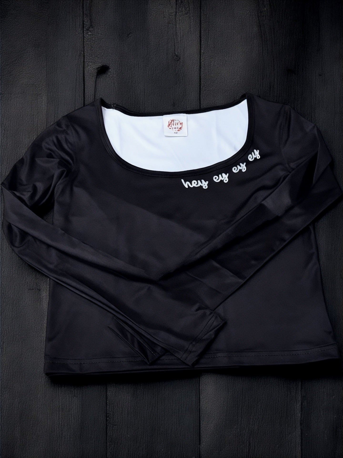 "Hey-ey" Crop Long Sleeve